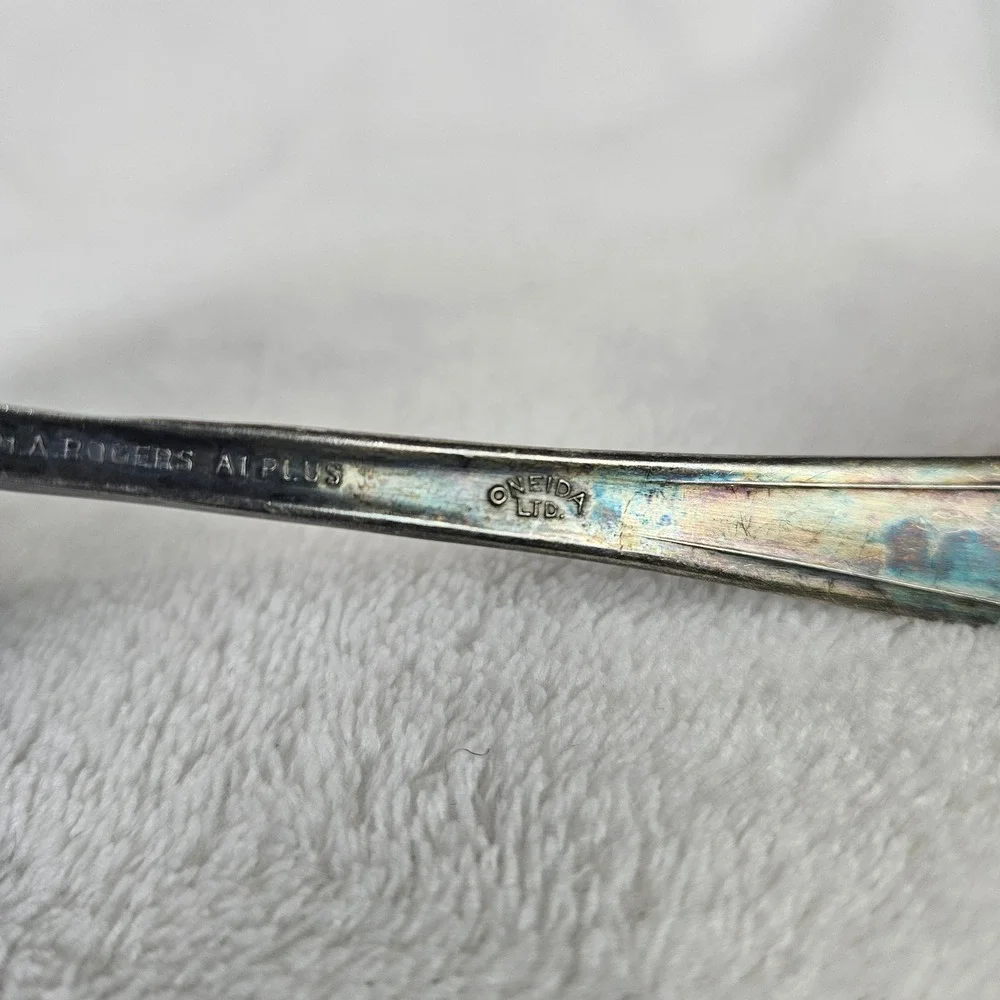 Wm A Rogers Oneida Ltd Silver Plate Gravy Ladle Ornate Floral Scalloped Bowl 6in